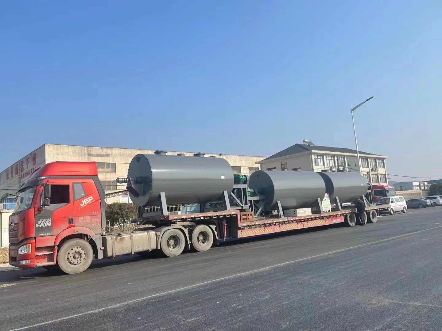 3月9日，3臺ZPG-5000L型真空耙式干燥機發(fā)貨！